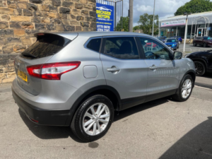 2014 Nissan Qashqai 1.6 Dci Acenta Premium 4WD Euro 5 (s/s) 5dr in Silver — image 4