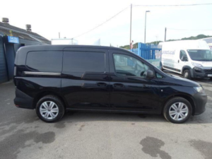 2022 Volkswagen Caddy Maxi 2.0 Tdi C20 Commerce Lwb Euro 6 (s/s) 6dr in Black — image 4