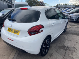 2018 Peugeot 208 1.2 Puretech Tech Edition Hatchback 5dr Petrol Manual Euro 6 (s/s) (82 Ps) in White — image 3