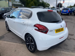 2018 Peugeot 208 1.2 Puretech Tech Edition Hatchback 5dr Petrol Manual Euro 6 (s/s) (82 Ps) in White — image 5