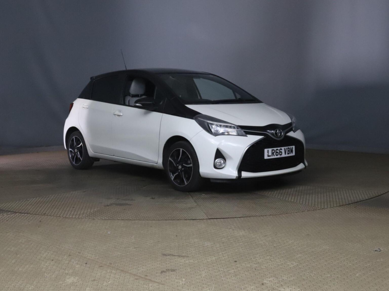 2016 Toyota Yaris 1.33 Dual Vvt-I Design Multidrive S Euro 6 5dr in White — image 1