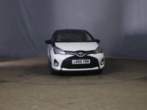 2016 Toyota Yaris 1.33 Dual Vvt-I Design Multidrive S Euro 6 5dr in White — image 2
