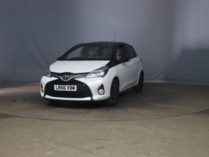 2016 Toyota Yaris 1.33 Dual Vvt-I Design Multidrive S Euro 6 5dr in White — image 3