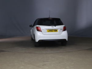 2016 Toyota Yaris 1.33 Dual Vvt-I Design Multidrive S Euro 6 5dr in White — image 4