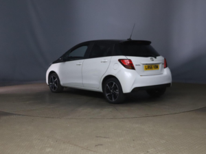 2016 Toyota Yaris 1.33 Dual Vvt-I Design Multidrive S Euro 6 5dr in White — image 5