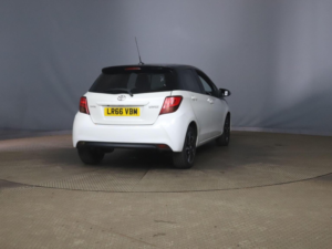 2016 Toyota Yaris 1.33 Dual Vvt-I Design Multidrive S Euro 6 5dr in White — image 6
