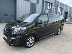 2020 Peugeot Traveller 2.0 Bluehdi Allure in Black — image 4