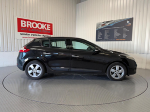 2009 Renault Megane 1.6 16v Dynamique Euro 5 5dr in Black — image 3