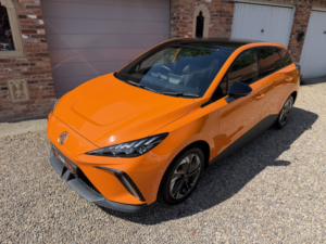 2022 MG Mg4 64kwh Trophy Long Range in Orange — image 2