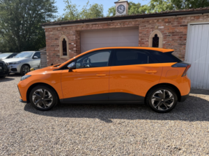 2022 MG Mg4 64kwh Trophy Long Range in Orange — image 4