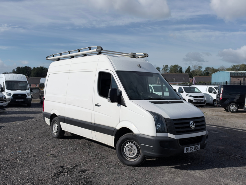 2016 Volkswagen Crafter 2.0 Tdi Bluemotion Tech Cr35 Panel Van 5dr Diesel Manual L2 H3 (210 G/km, 108 Bhp) in White — image 1