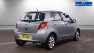 2011 Toyota Yaris 1.33 Dual Vvt-I T Spirit Euro 5 (s/s) 5dr in Silver — image 5