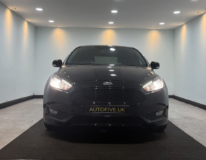 2017 Ford Focus 1.0 T Ecoboost St-Line in Black — image 5