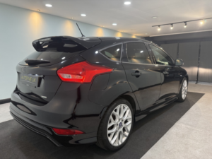 2017 Ford Focus 1.0 T Ecoboost St-Line in Black — image 6