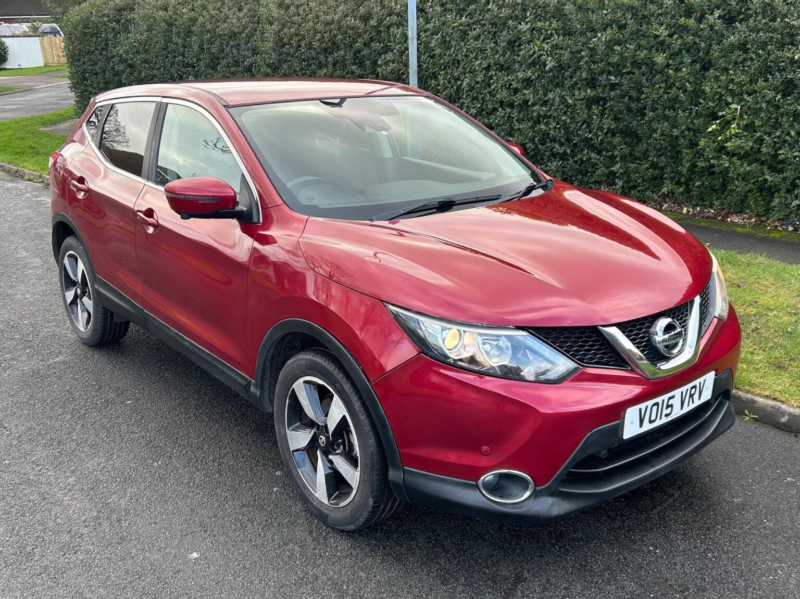 2015 Nissan Qashqai 1.5 Dci N-Tec 2WD Euro 5 (s/s) 5dr in Red — image 1