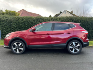 2015 Nissan Qashqai 1.5 Dci N-Tec 2WD Euro 5 (s/s) 5dr in Red — image 2
