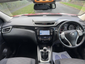 2015 Nissan Qashqai 1.5 Dci N-Tec 2WD Euro 5 (s/s) 5dr in Red — image 3
