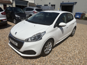 2016 Peugeot 208 1.2 Puretech Active in White — image 4