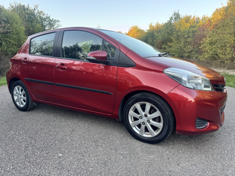 2012 Toyota Yaris 1.3 Dual Vvt-I Tr in Red — image 1