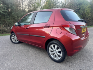 2012 Toyota Yaris 1.3 Dual Vvt-I Tr in Red — image 6