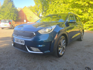 2016 Kia Niro 1.6h Gdi First Edition Dct Euro 6 (s/s) 5dr in Blue — image 3