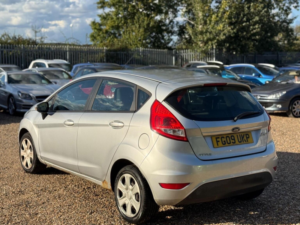 2009 Ford Fiesta 1.25 Style 5dr in Silver — image 4