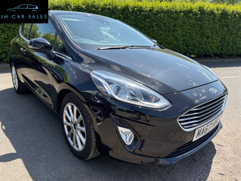 2017 Ford Fiesta 1.0 T Ecoboost Titanium in Black — image 1