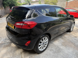 2017 Ford Fiesta 1.0 T Ecoboost Titanium in Black — image 3