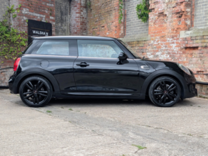 2017 MINI Hatch 1.5 Cooper 3-Door Hatch in Black — image 4