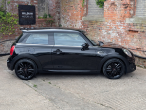 2017 MINI Hatch 1.5 Cooper 3-Door Hatch in Black — image 5