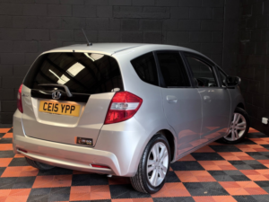 2015 Honda Jazz 1.4 I-Vtec Es Plus Hatchback 5dr Petrol CVT Euro 5 (99 Ps) in Silver — image 3