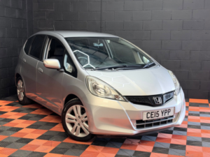 2015 Honda Jazz 1.4 I-Vtec Es Plus Hatchback 5dr Petrol CVT Euro 5 (99 Ps) in Silver — image 4