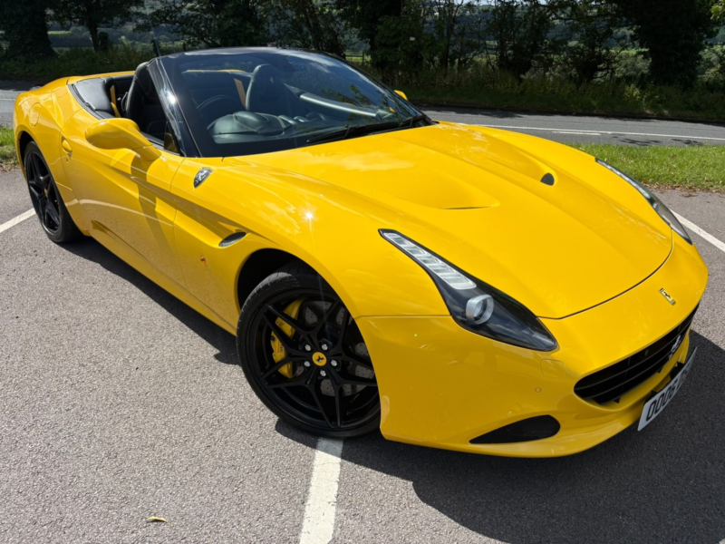 2014 Ferrari California 3.8 V8 T in Yellow — image 1