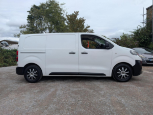 2018 Peugeot Expert 1.6 Bluehdi 1000 Professional Standard Panel Van Mwb Euro 6 6dr in White — image 2