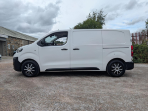 2018 Peugeot Expert 1.6 Bluehdi 1000 Professional Standard Panel Van Mwb Euro 6 6dr in White — image 6