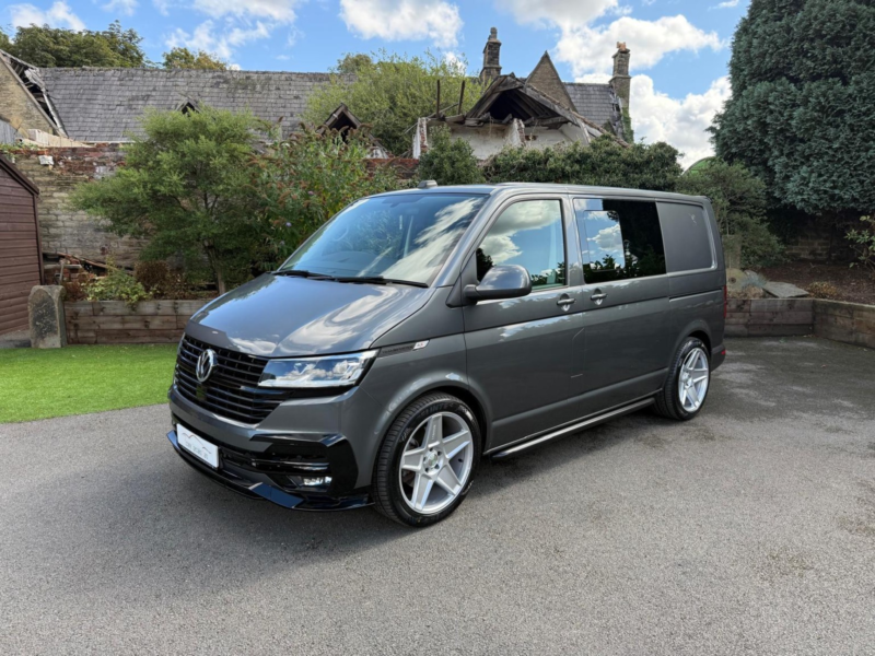 2020 Volkswagen Transporter 2.0 Tdi T32 Highline 150 DSG in Grey — image 1