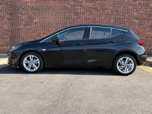 2020 Vauxhall Astra 1.2 Turbo Sri Euro 6 (s/s) 5dr in Black — image 3