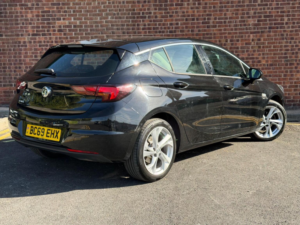 2020 Vauxhall Astra 1.2 Turbo Sri Euro 6 (s/s) 5dr in Black — image 4