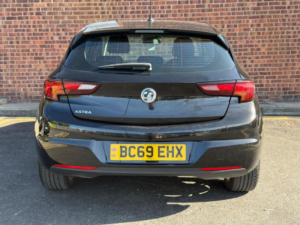 2020 Vauxhall Astra 1.2 Turbo Sri Euro 6 (s/s) 5dr in Black — image 5