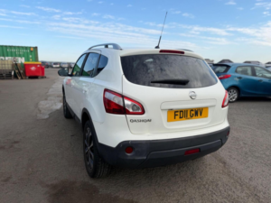 2011 Nissan Qashqai 1.6 N-Tec 2WD Euro 5 5dr in White — image 4