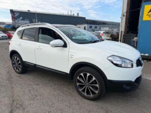 2011 Nissan Qashqai 1.6 N-Tec 2WD Euro 5 5dr in White — image 5
