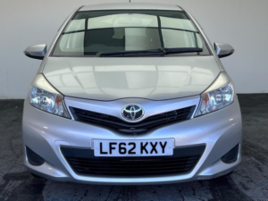 2012 Toyota Yaris 1.33 Dual Vvt-I Tr Multidrive S Euro 5 5dr in Silver — image 2