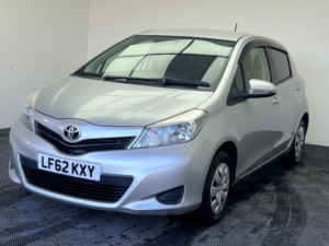 2012 Toyota Yaris 1.33 Dual Vvt-I Tr Multidrive S Euro 5 5dr in Silver — image 3