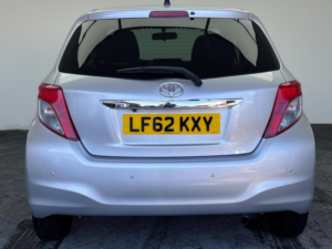 2012 Toyota Yaris 1.33 Dual Vvt-I Tr Multidrive S Euro 5 5dr in Silver — image 5