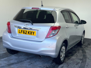 2012 Toyota Yaris 1.33 Dual Vvt-I Tr Multidrive S Euro 5 5dr in Silver — image 6