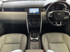 2017 Land Rover Discovery Sport 2.0 Td4 Se Tech in Green — image 2