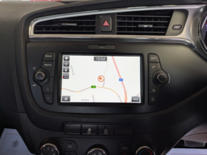 2017 Kia Ceed 1.6 Crdi 2 Automatic. 2 Owners. Carplay. Kia Service History. Sat Nav. Reara Camera. in Silver — image 2