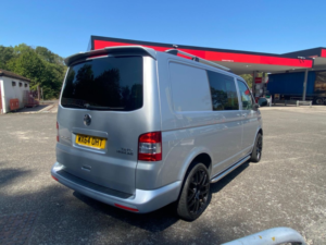 2014 Volkswagen Transporter 2.0 Tdi T30 Highline Kombi 4dr Diesel Manual L1 H1 (198 G/km, 138.08 Bhp) in Silver — image 5