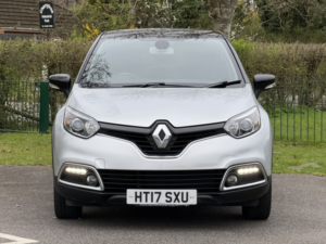 2017 Renault Captur 1.5 Dynamique S Nav Dci 90 in Silver — image 2