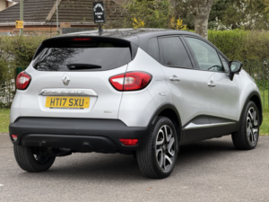 2017 Renault Captur 1.5 Dynamique S Nav Dci 90 in Silver — image 4